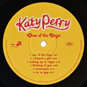 KATY PERRY - ONE OF THE BOYS - Imagen 2